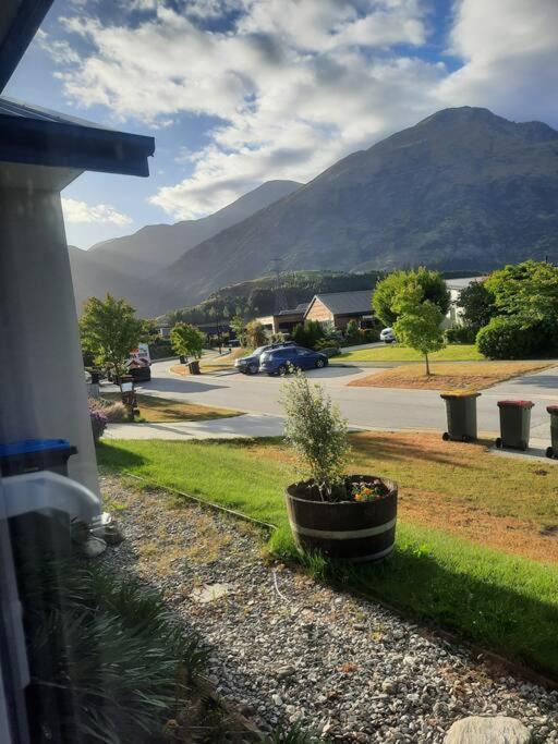 Banbury Deluxe With Spa Bath! Private Courtyard! Queenstown Eksteriør bilde