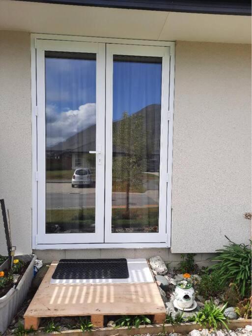 Banbury Deluxe With Spa Bath! Private Courtyard! Queenstown Eksteriør bilde