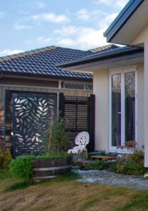 Banbury Deluxe With Spa Bath! Private Courtyard! Queenstown Eksteriør bilde