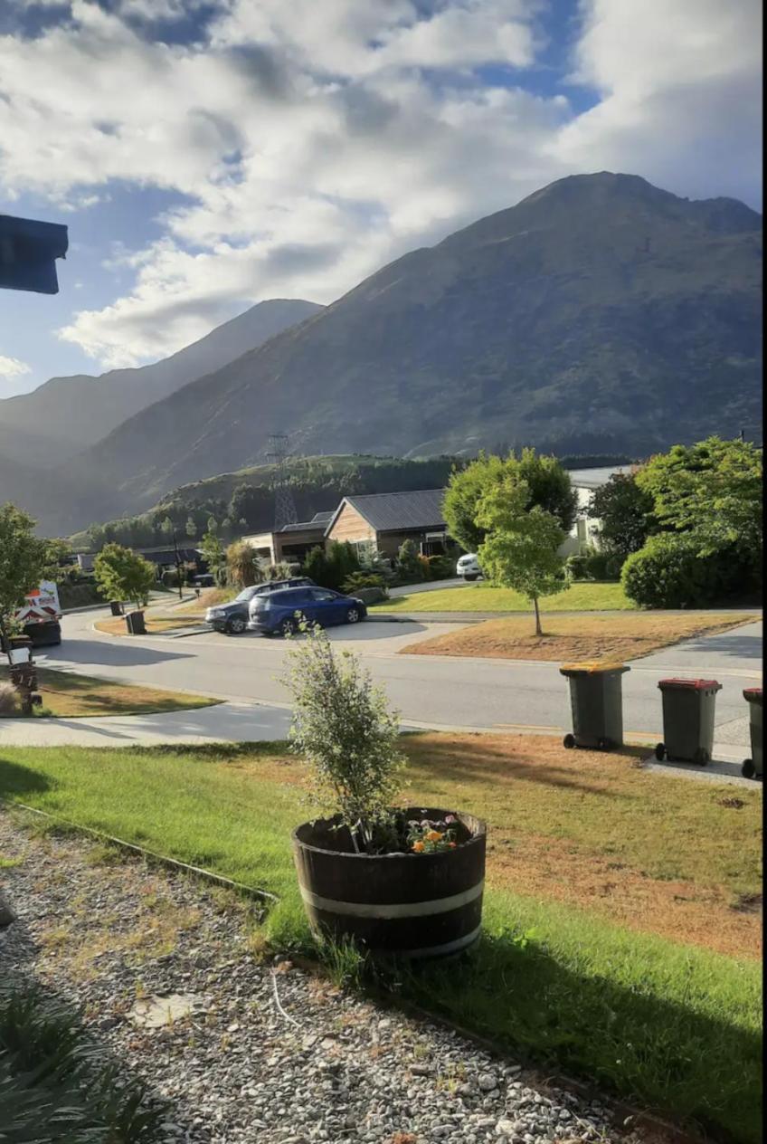 Banbury Deluxe With Spa Bath! Private Courtyard! Queenstown Eksteriør bilde